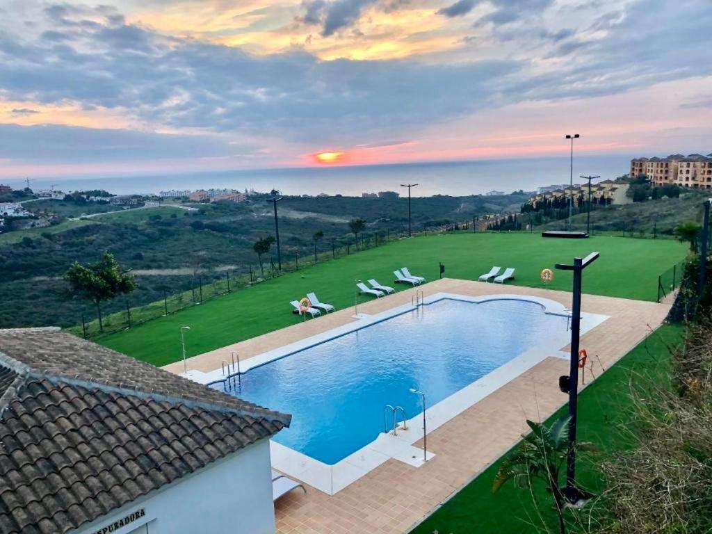 Top Sea View Apartment - 7 Minutes To Sotogrande Castillo de Sabinillas Ngoại thất bức ảnh